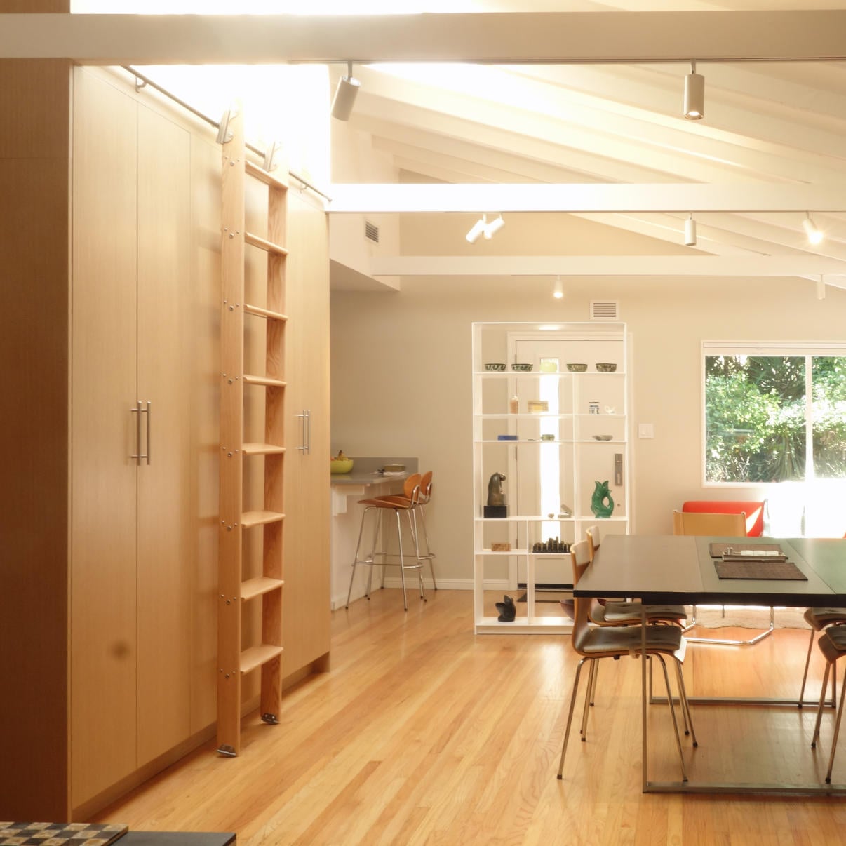 Light Oak Veneer: Mid Century Modern Home