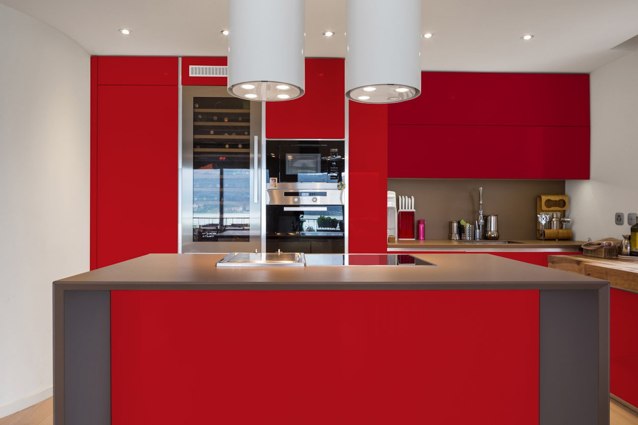 RAL 3001 Signal Red + RAL 3020 Traffic Red High Gloss Kitchen Cabinets